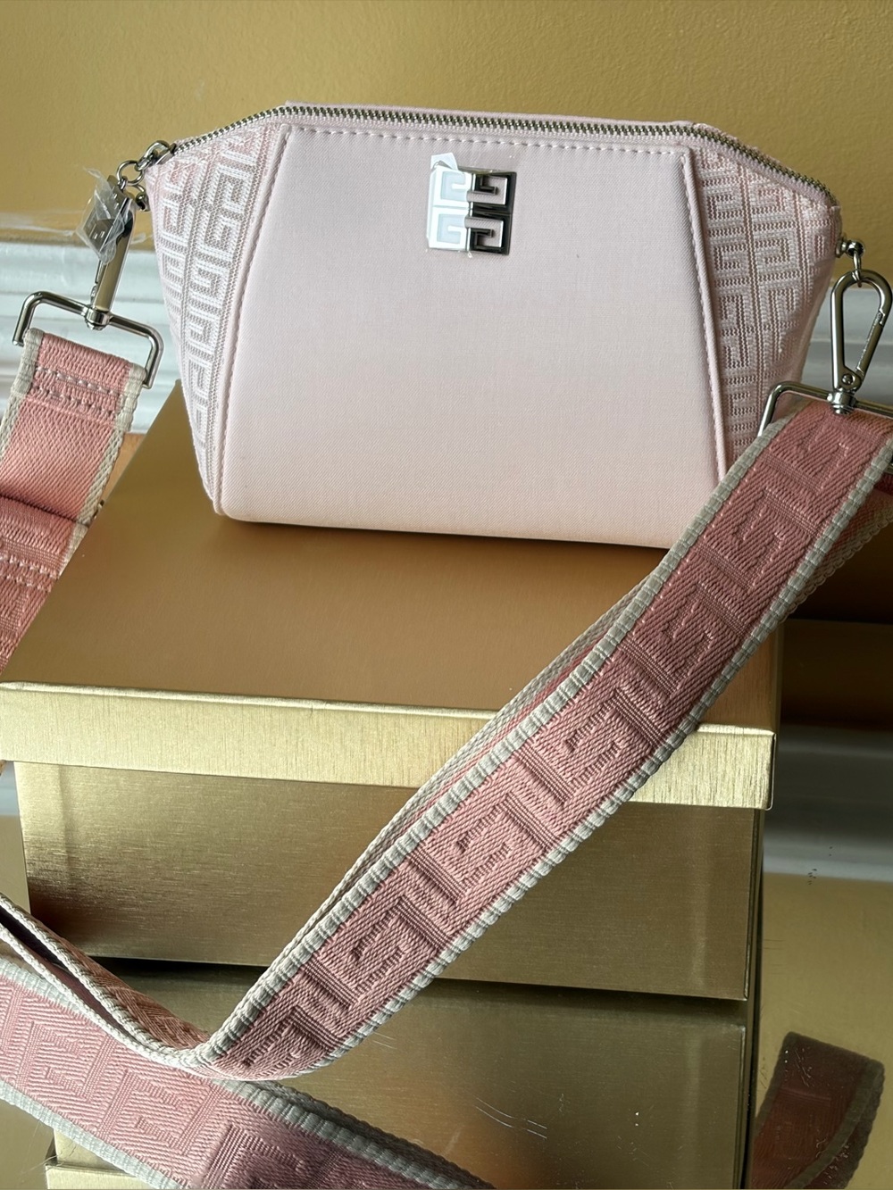 Givenchy - Picture 6 of 11